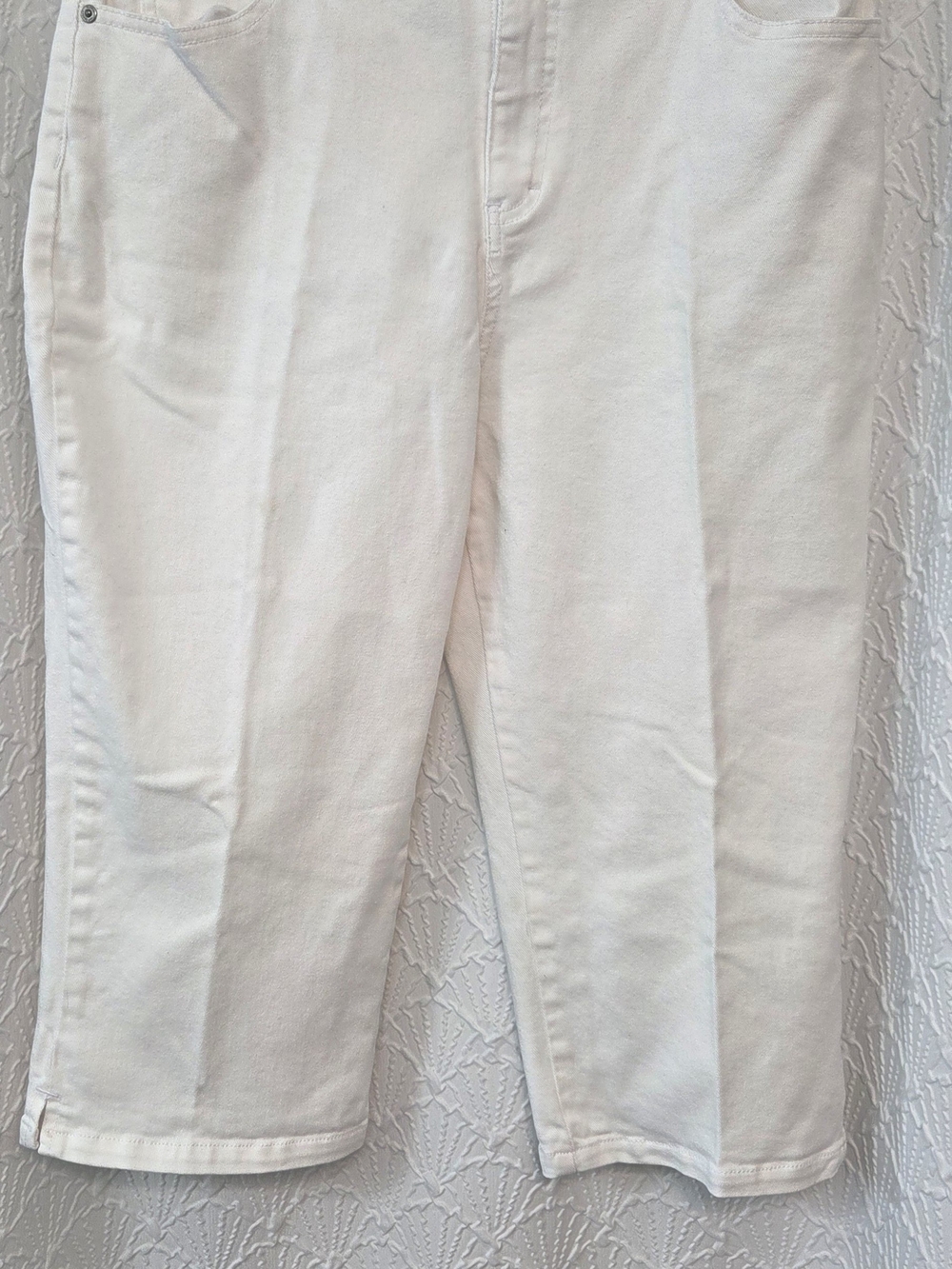 Gloria Vanderbilt White Cropped Stretch Jeans